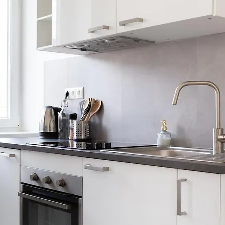 Wonderful Emoji In Oldtown, Street Parking Apartmán