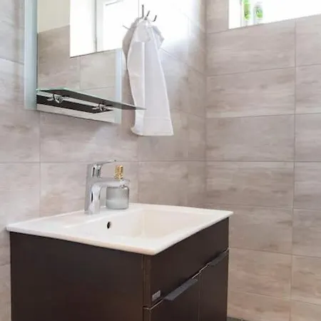 Διαμέρισμα Wonderful Emoji In Oldtown, Street Parking